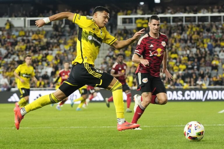 MLS News: Crew extend D Andres Herrera loan, acquire M Hugo Picard