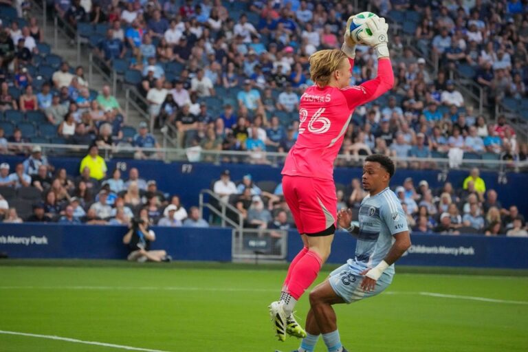 MLS News: Sounders strike for three early goals, hold off Sporting KC
