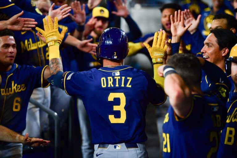 MLB News: Brewers continue win streak at Dodgers’ expense