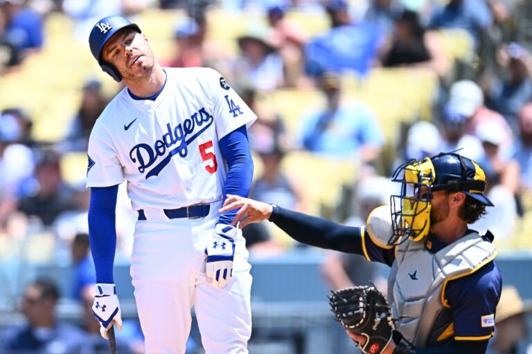 MLB News: Dodgers 1B Freddie Freeman (wrist) exits game vs. Brewers