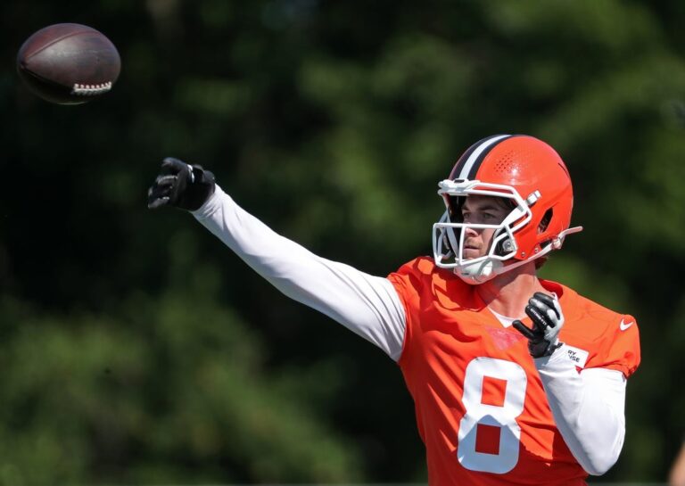 NFL News: Kenny Pickett takes first-team reps, Browns GM open to keeping 4 QBs