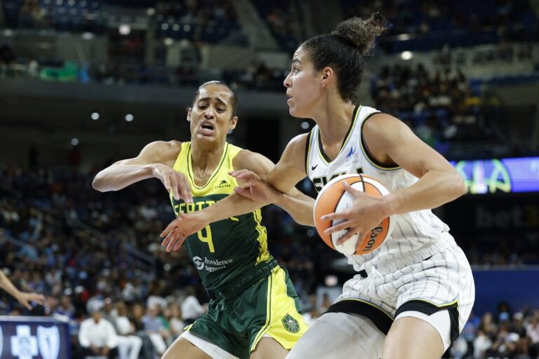 Skylar Diggins returns and nets 21 as Storm overwhelm Sky