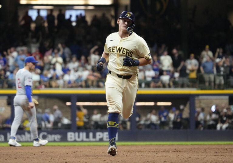 MLB News: MLB roundup: Andrew Vaughn, Brewers slam Cubs