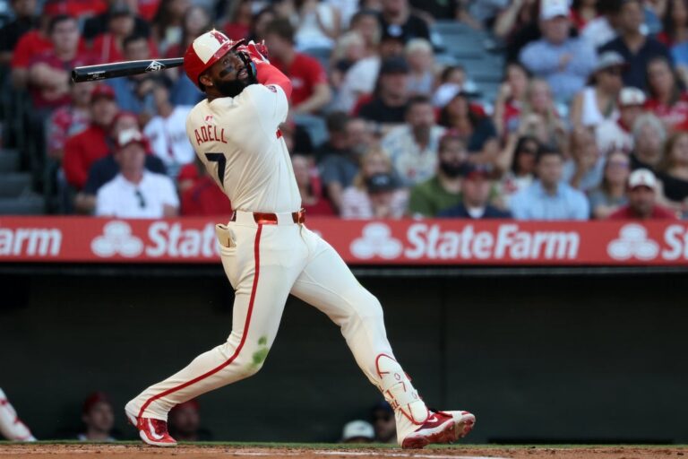 MLB News: Angels erupt for 4 runs in 6th, coast to win over Rangers