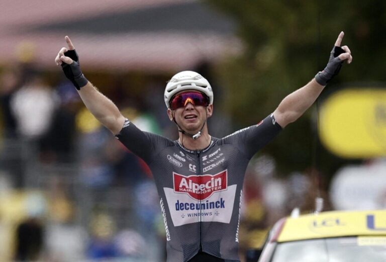 Kaden Groves wins penultimate stage of Tour de France
