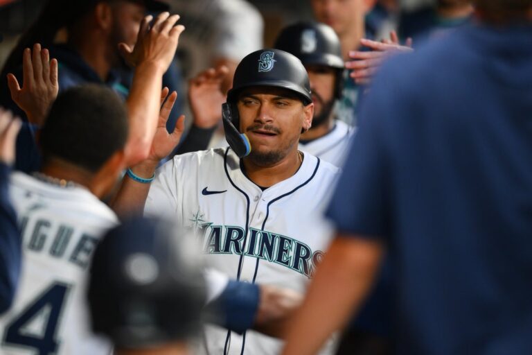 MLB News: Mariners 1B Josh Naylor day-to-day with shoulder soreness