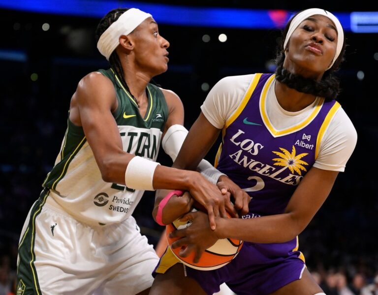 Sparks storm back, edge Seattle in final seconds