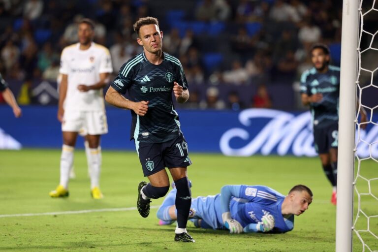 MLS News: Danny Musovski, Sounders dominate Galaxy