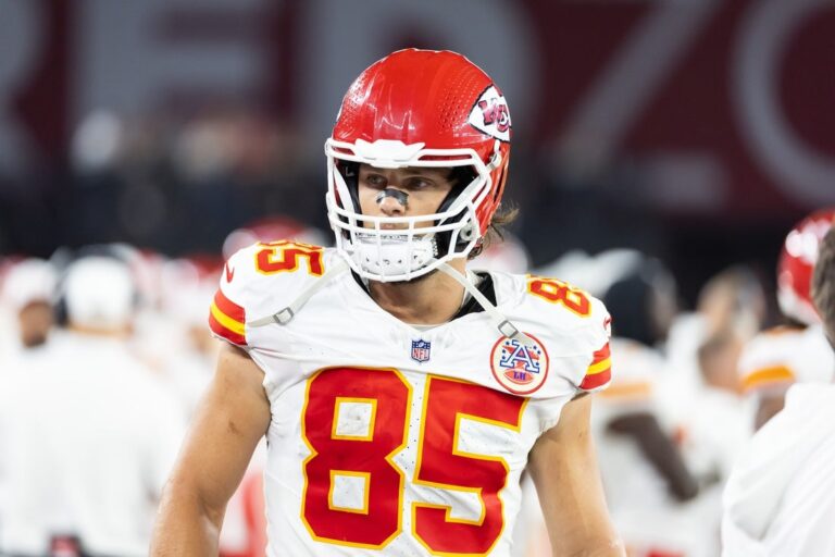 NFL News: Chiefs add veteran TE Robert Tonyan to active roster