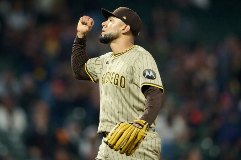 MLB News: Padres, tied for first in NL West, pursue sweep of Giants