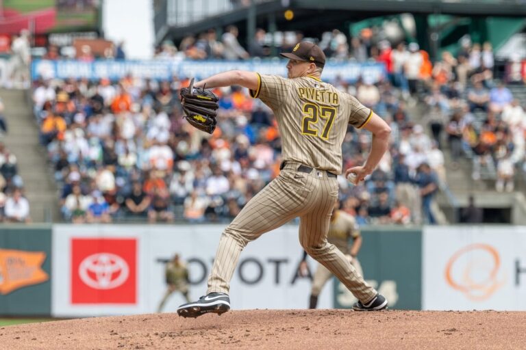 MLB News: Padres blow past Giants to complete sweep