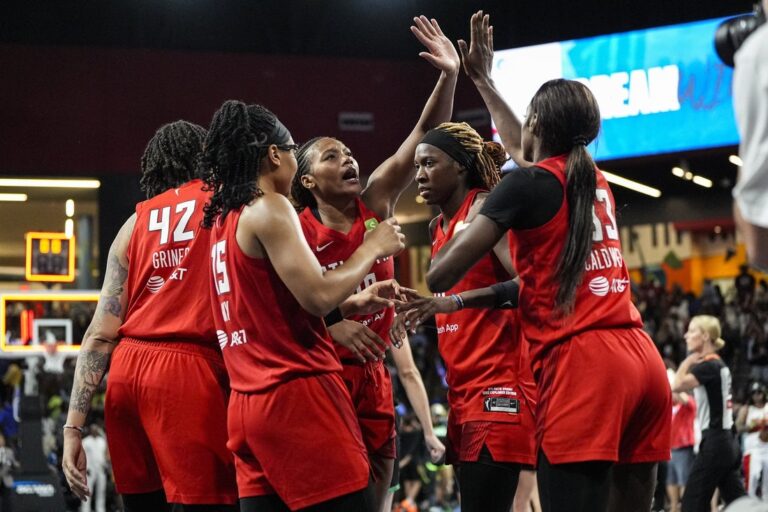 Dream rally in fourth quarter to knock off first-place Lynx
