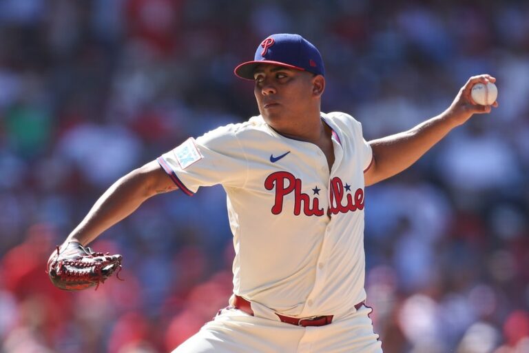 MLB News: Playoff atmosphere when division leaders Phillies, Dodgers meet in LA
