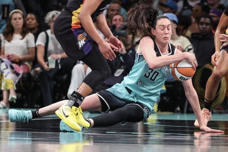 Report: Liberty’s Breanna Stewart needs MRI on left knee