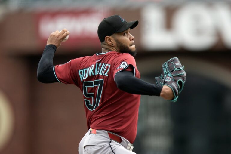MLB News: D-backs, Giants trending in opposite directions in wild-card race