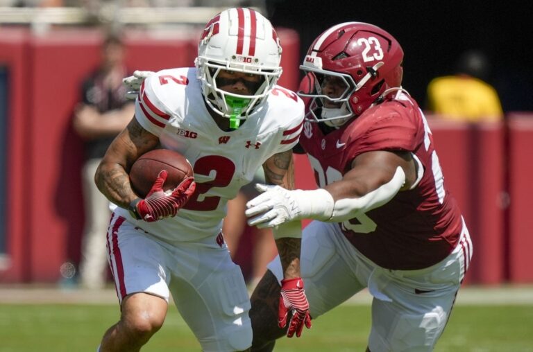NCAAF News: Complete effort gets No. 19 Alabama past Wisconsin