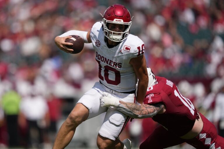 NCAAF News: No. 13 Oklahoma stifles Temple, improves to 3-0 with lopsided win