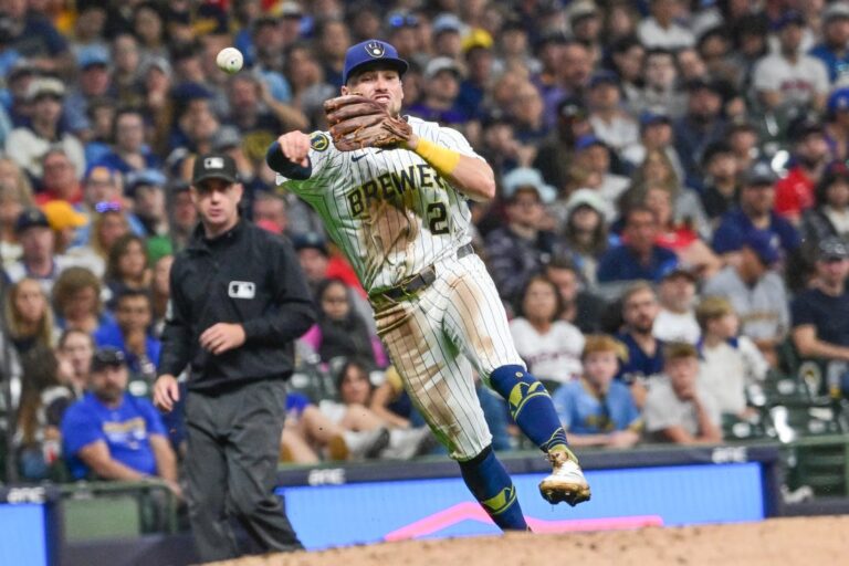 MLB News: MLB roundup: Brewers clinch playoff berth, then down Cards in 10