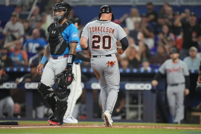 MLB News: Rare three-error play helps Tigers top Marlins