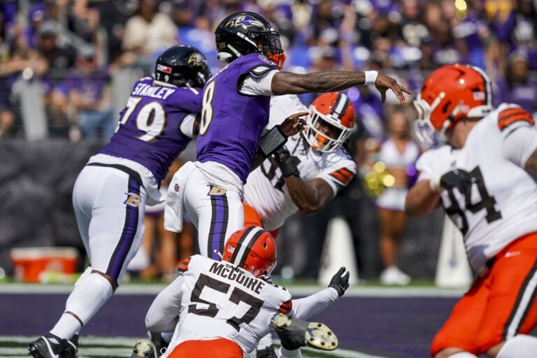 NFL News: Lamar Jackson tosses 4 TD passes as Ravens roll past Browns