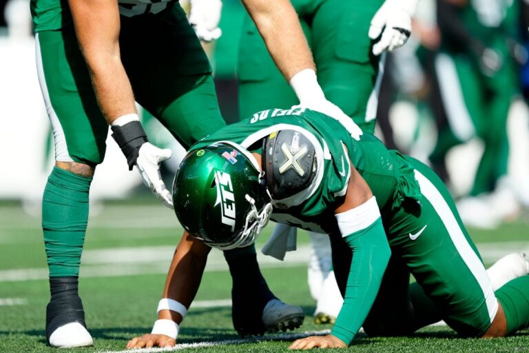 NFL News: Jets QB Justin Fields in concussion protocol after rough outing