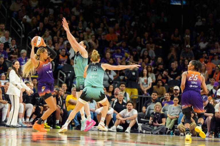 Liberty’s Breanna Stewart says knee injury won’t sideline her vs. Mercury