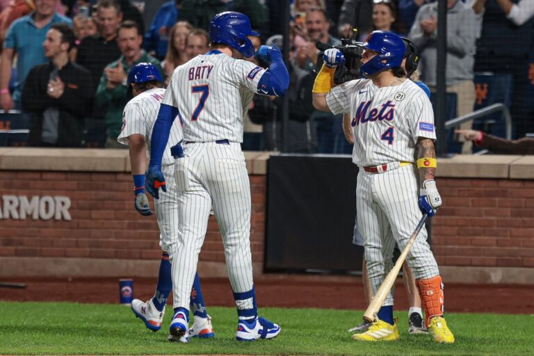 MLB News: Mets ride momentum vs. Padres in wild-card battle