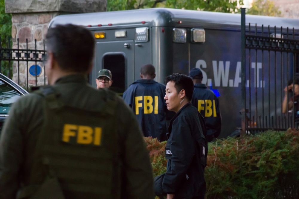 TORONTO, CANADA - 10 09 2018: Actors wearing FBI uniform and a S.W.A.T truck beside the Spafina museum during the filming of a TV series epsode. — Photo by vadim.rodnev