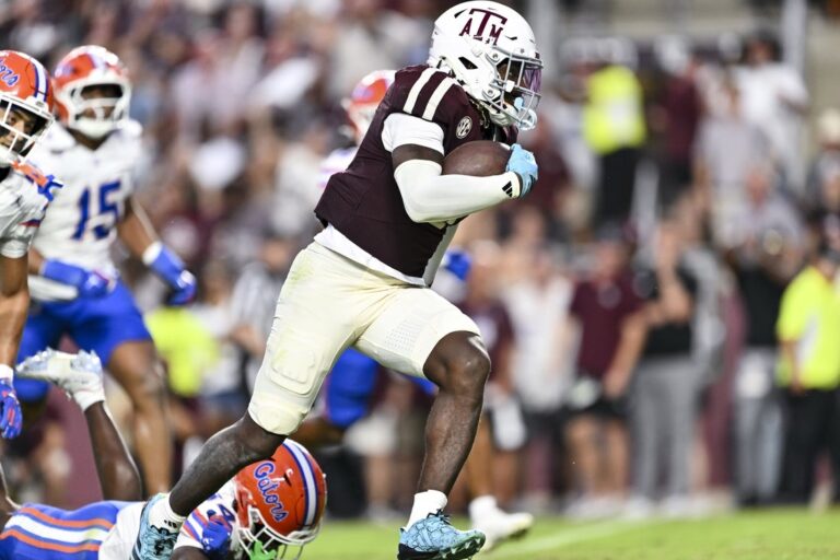 NCAAF News: No. 4 Texas A&M tackles improved Arkansas in Southwest Classic