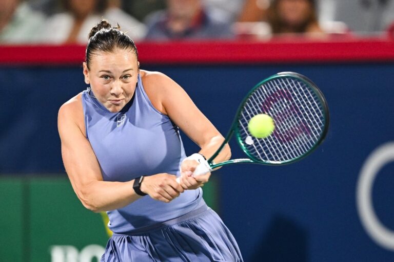 WTA News: Amanda Anisimova rallies past Iga Swiatek at WTA Finals