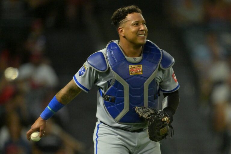 MLB News: Royals award C Salvador Perez new two-year contract