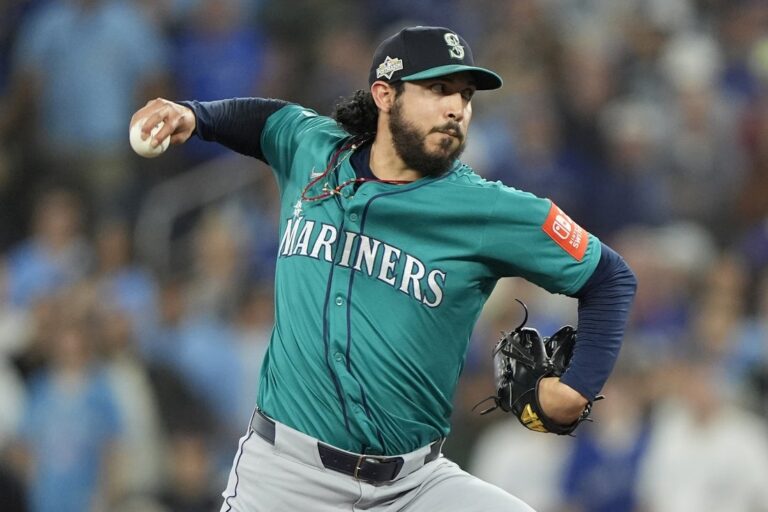 MLB News: Mariners exercise closer Andres Munoz’s option