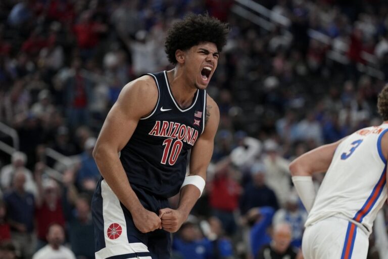 Top 25 roundup: No. 13 Arizona stuns defending champ, No. 3 Florida