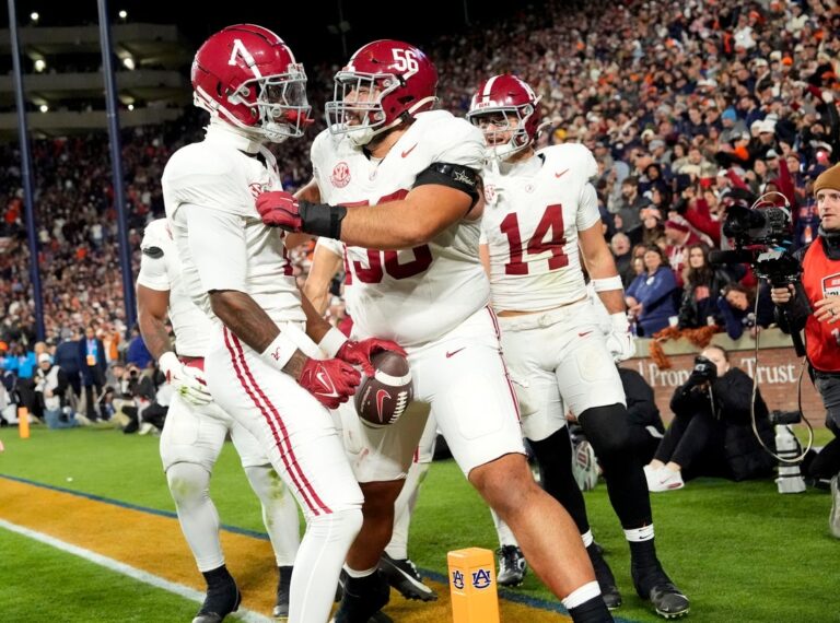 NCAAF News: Top 25 roundup: No. 10 Alabama survives, will play for SEC title
