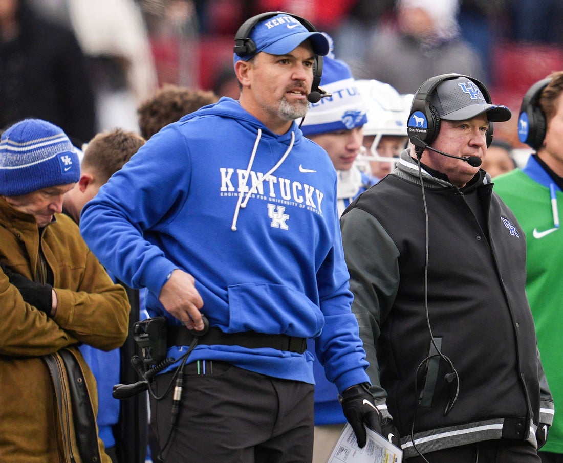 NCAAF News: Reports: Kentucky plans to fire coach Mark Stoops - CWEB