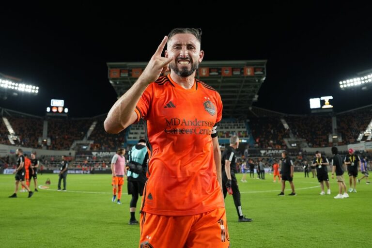 MLS News: Two-time All-Star M Hector Herrera rejoins Dynamo