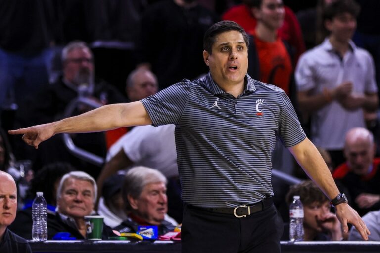 Cincinnati grabs big lead vs. Colorado in 1st Big 12 win