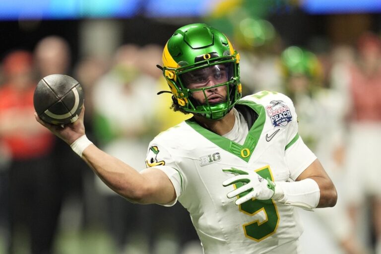 NCAAF News: QB Dante Moore staying at Oregon, opts against entering NFL draft