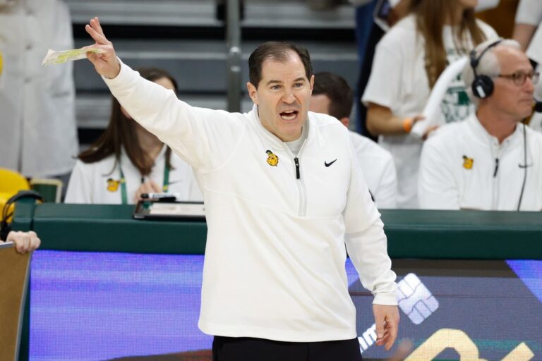 Hot-shooting Baylor bests Oklahoma State to end skid