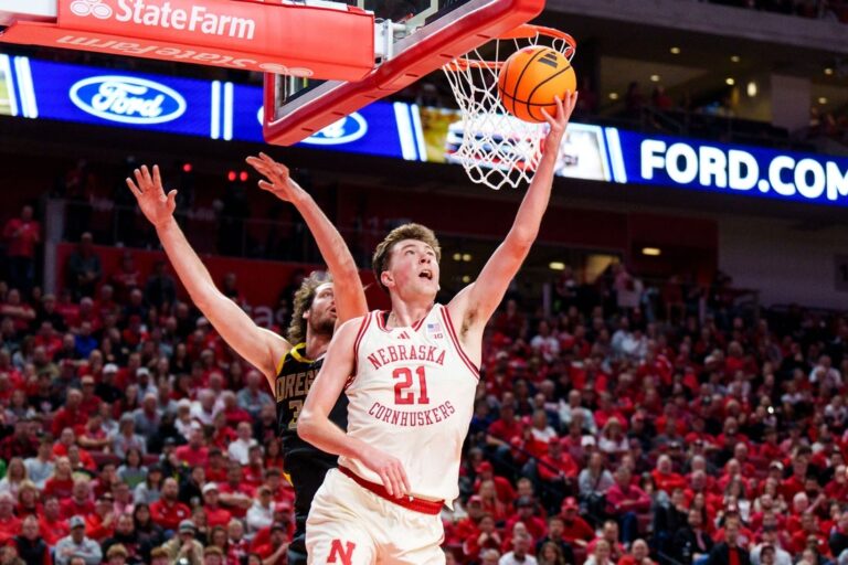 Hot-shooting No. 8 Nebraska crushes Oregon