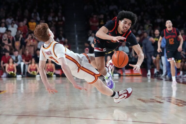 USC shrugs off injury to top scorer, eases past Maryland