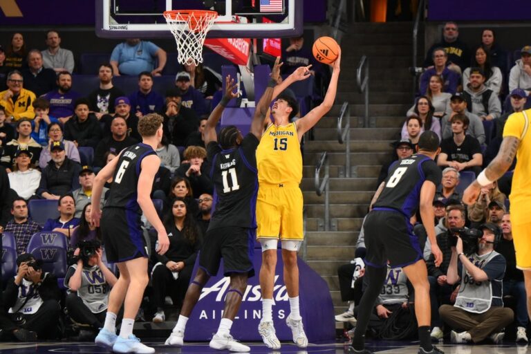 No. 4 Michigan rebounds from 1st loss, tops Washington
