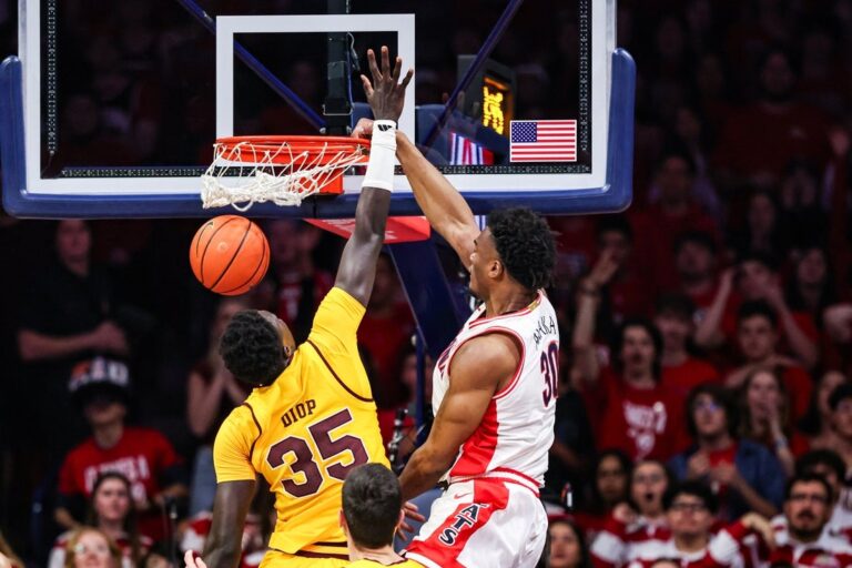 Koa Peat (double-double), No. 1 Arizona hold off Arizona State