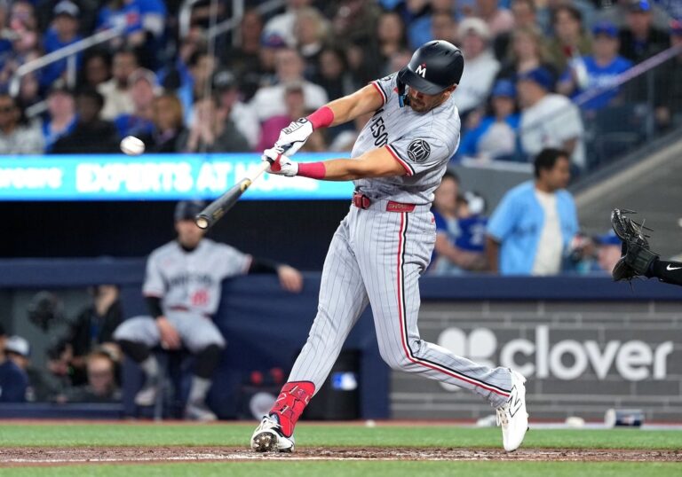 MLB News: Twins tally seven times in third, even series with Blue Jays