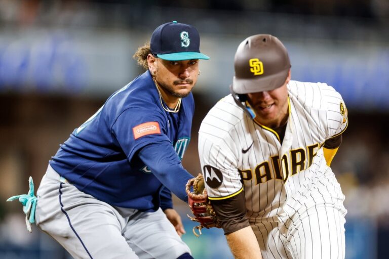 MLB News: Padres cool off Mariners, stretch win streak to 6