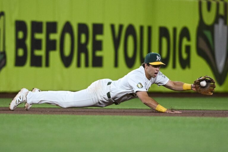 MLB News: Athletics 3B Max Muncy (fractured hand) placed on IL