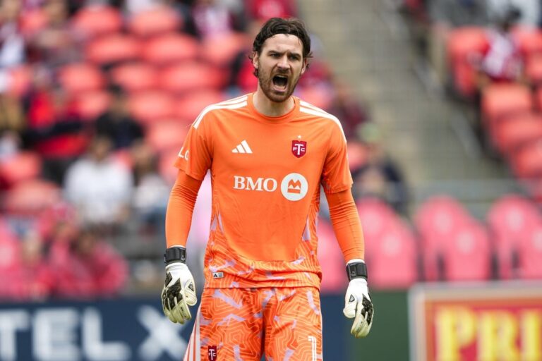 MLS News: Dramatic goalkeeper goal earns Toronto FC draw with Philadelphia