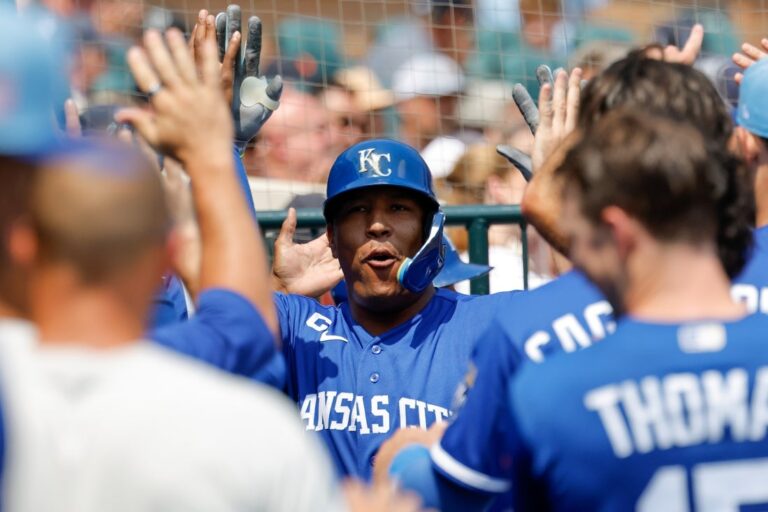 MLB News: With 318th homer, Royals’ Salvador Perez sets club mark